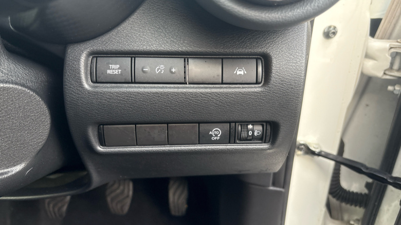 Nissan Juke 1.0 DiG-T N-Connecta 5dr Petrol Hatchback